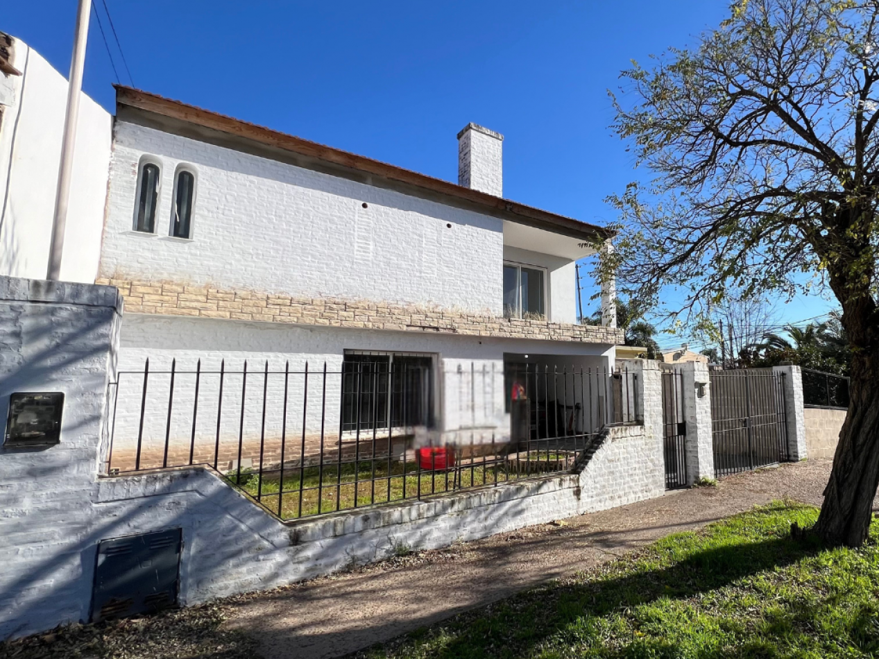 VENTA CASA  3 DORMITORIOS  3 BAÑOS EN CENTRO ESCOBAR APTA CREDITO BANCARIO