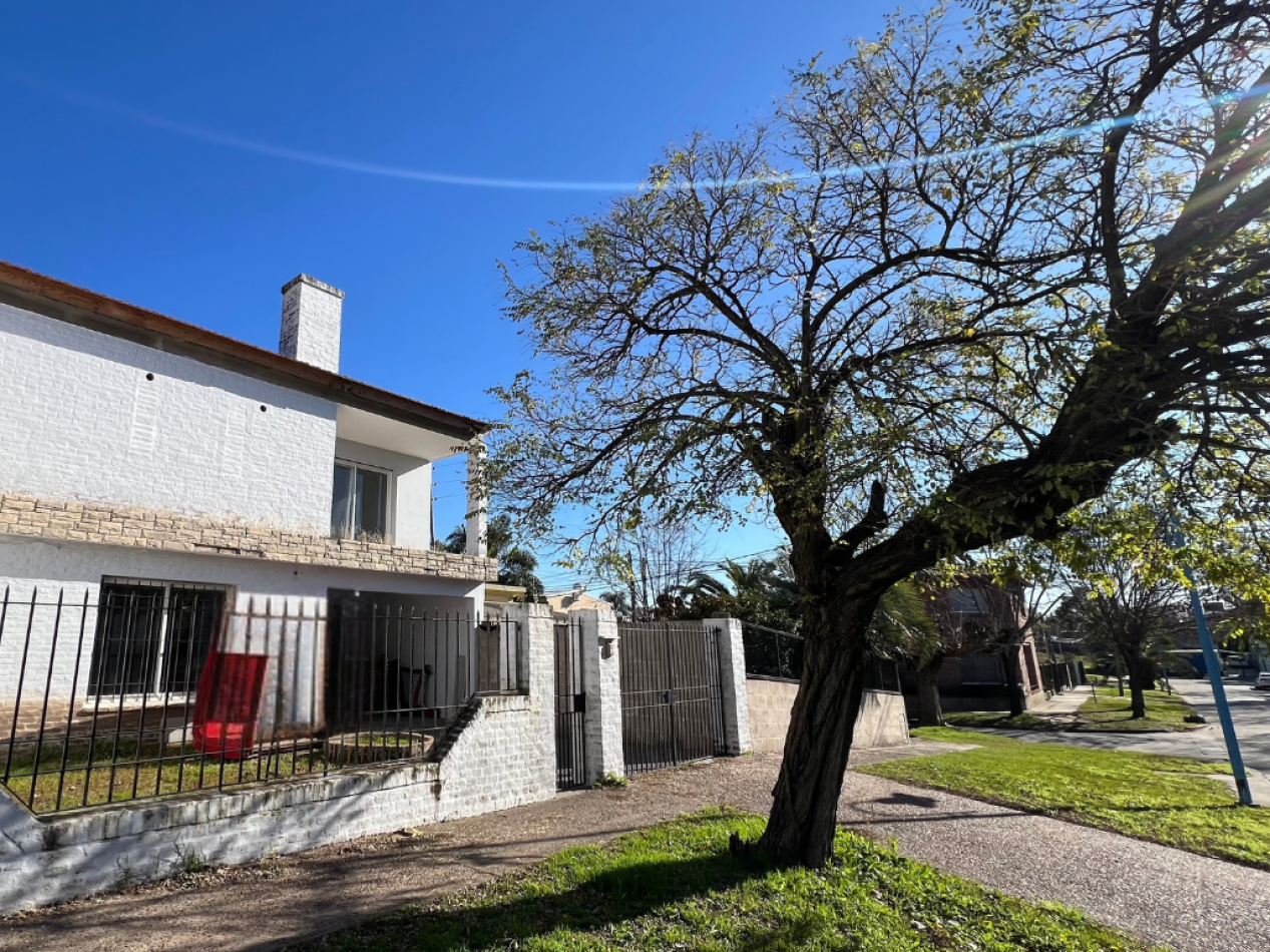 VENTA CASA  3 DORMITORIOS  3 BAÑOS EN CENTRO ESCOBAR APTA CREDITO BANCARIO