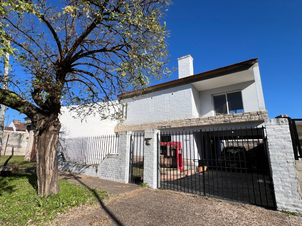 VENTA CASA  3 DORMITORIOS  3 BAÑOS EN CENTRO ESCOBAR APTA CREDITO BANCARIO