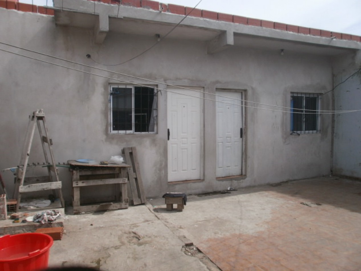 VENTA DE LOTE CON DEPTO EN BANFIELD