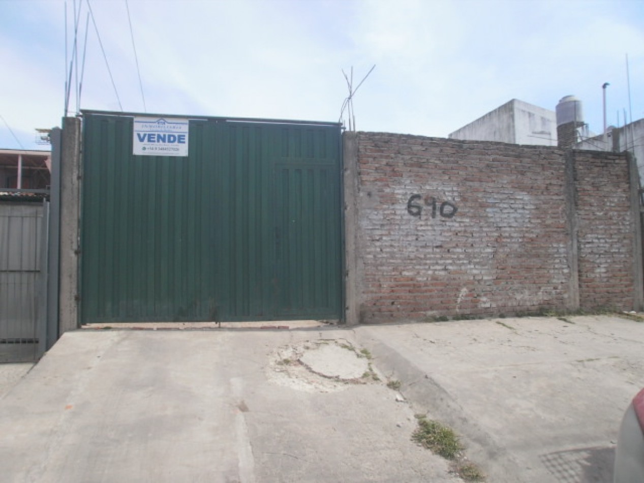 VENTA DE LOTE CON DEPTO EN BANFIELD