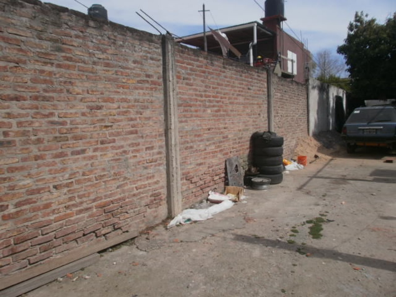 VENTA DE LOTE CON DEPTO EN BANFIELD