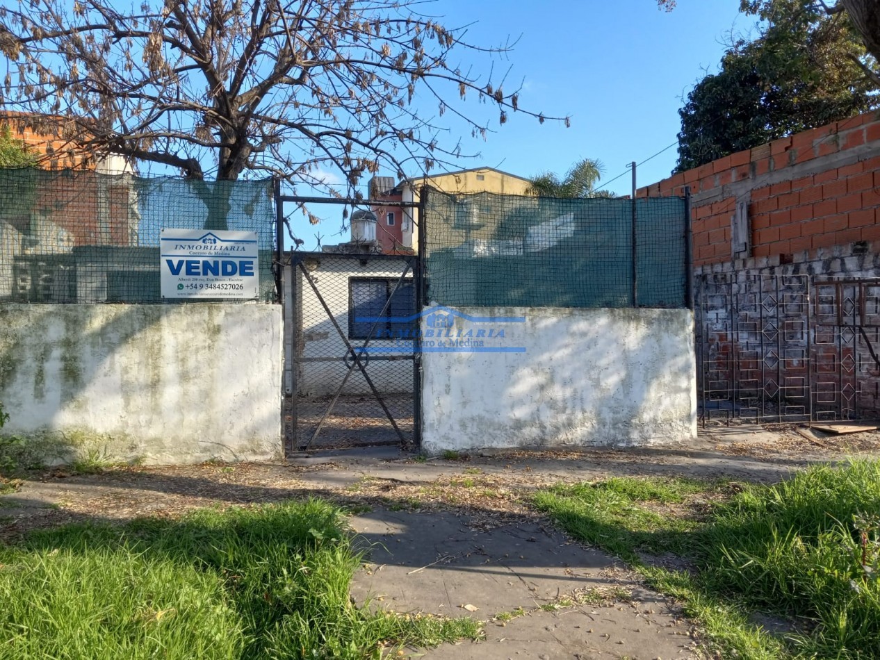 VENDE CASA EN CAMPANA / A REFACCIONAR