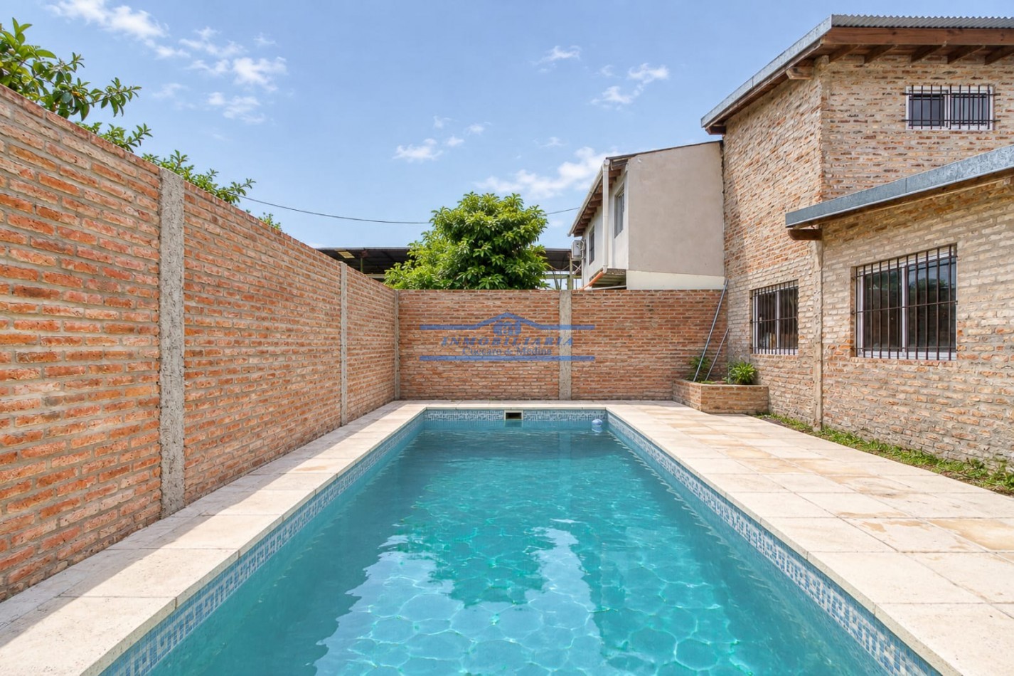 VENDE CASA CON PILETA EN ESCOBAR - apta para credito bancario.