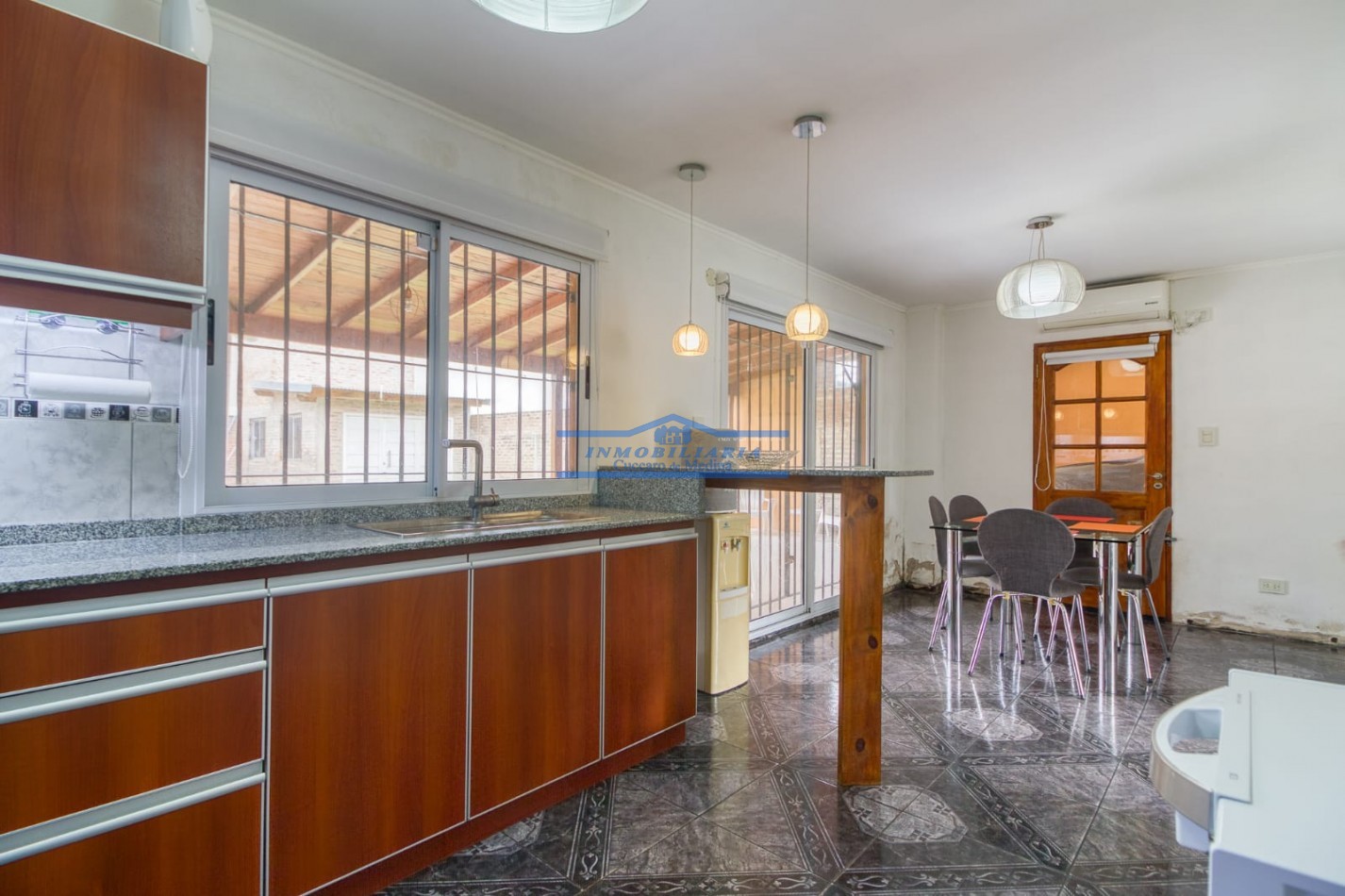 VENDE CASA CON PILETA EN ESCOBAR - apta para credito bancario.