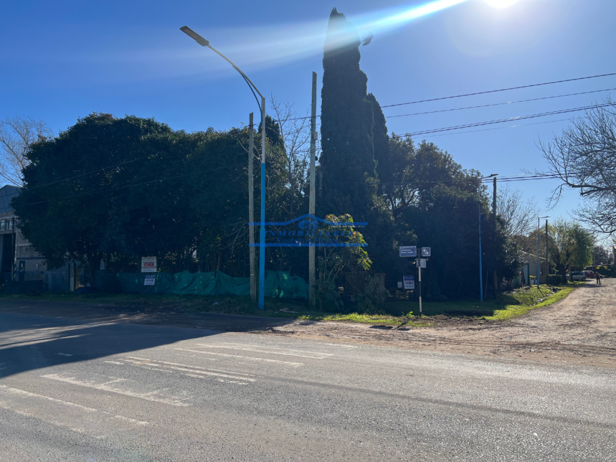 VENTA LOTE -apto GALPONES/TALLERES 1195 MTS2 - tiene varias viviendas a refaccionar- sobre ex ruta 9 - ESCOBAR