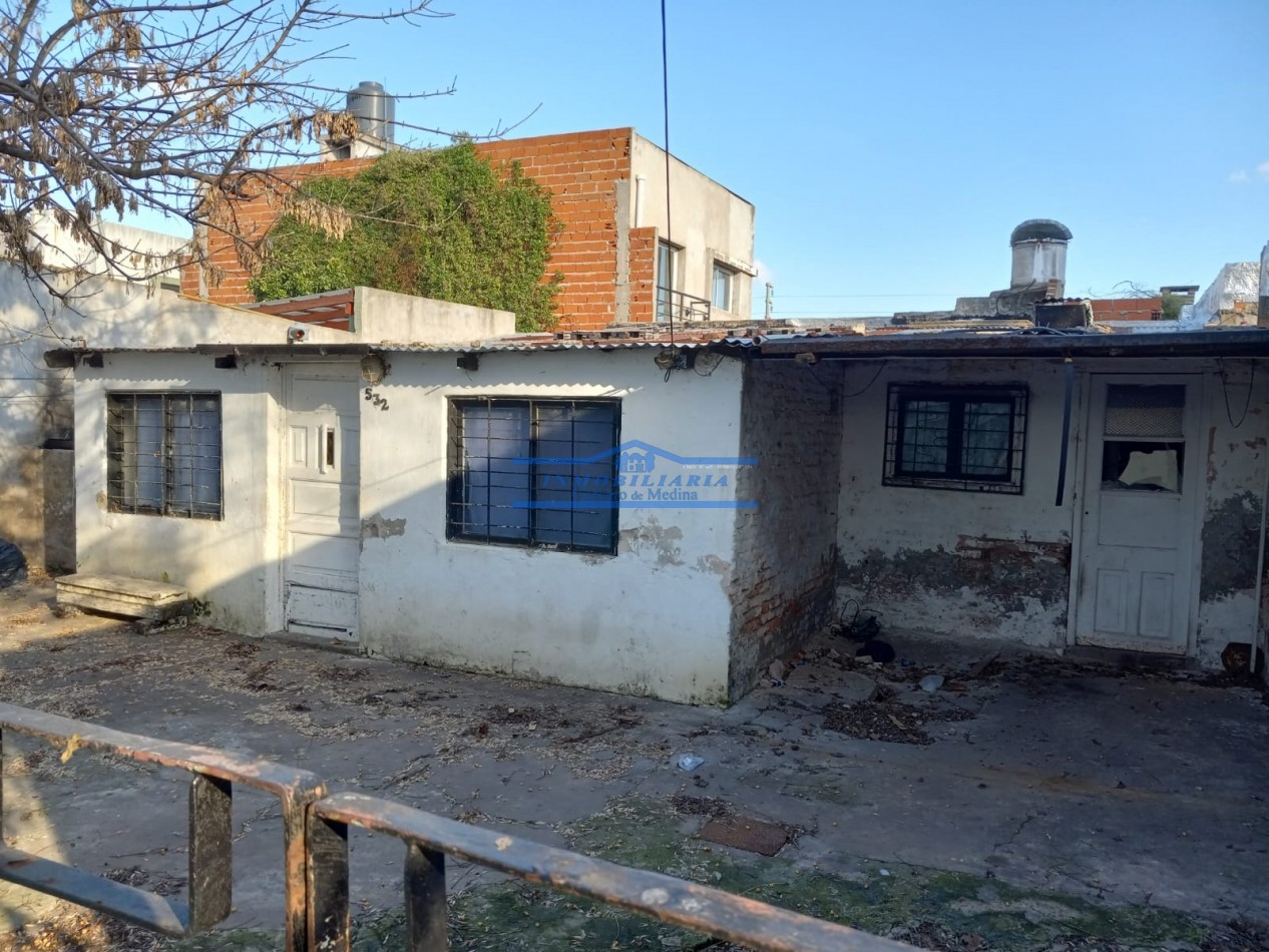 VENDE CASA EN CAMPANA / A REFACCIONAR